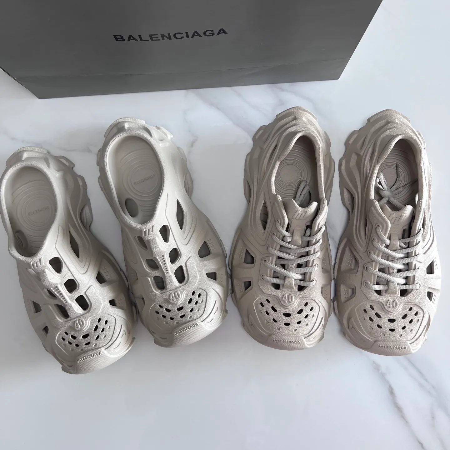 👟👟Ex-factory price 380👟👟 Balenciaga must-have beach shoes for summer. Men's and women's shoes are made of ultra-light 95% (injection molding) EVA plastic, 5% foam plastic foam cushioning material#Ultra-lightweight one-piece foam shoe mold❗New summer product, French high-end luxury brand - Balenciaga BALENCIAGA 3XL Rubber Low Top Sneakers 3XL version series summer beach wading versatile trendy lace-up casual sports hole sandals. Size: 35-46